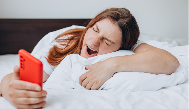 하품하는 여자의 이미지